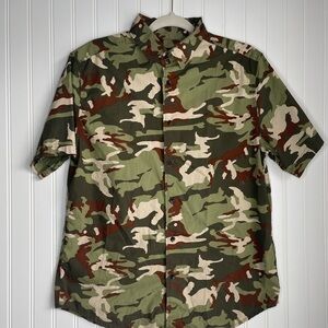 Men’s medium camo original use shirt